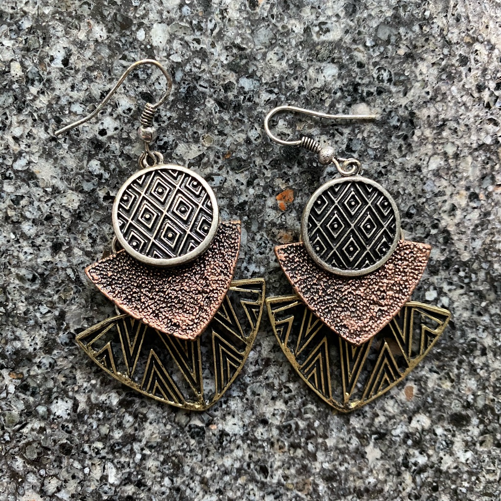 Mudd Earrings 6$
